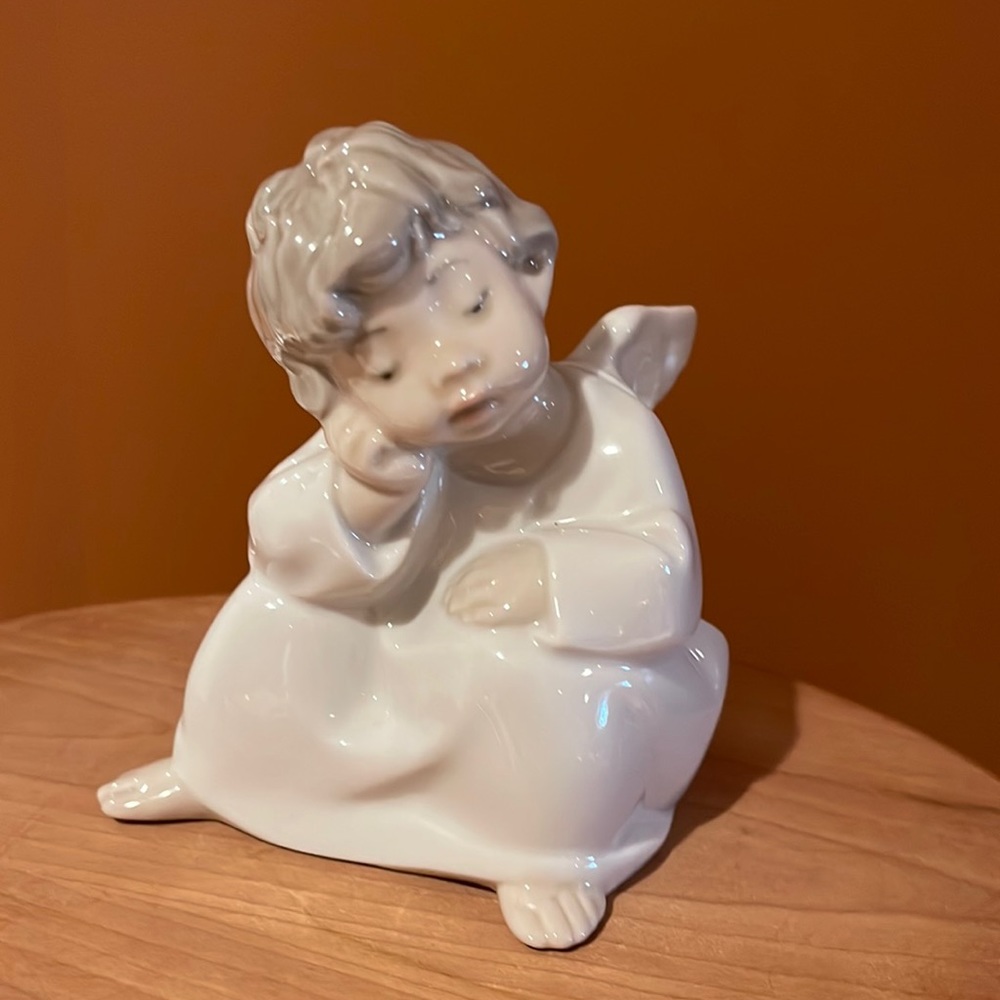 Beautiful Lladro Angel Thinking